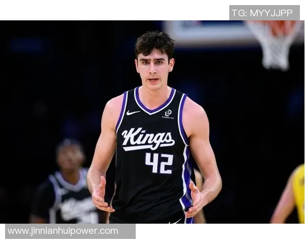 拉文第9次砍下40分以上并命中8记三分创历史新高仅次于水花兄弟与表演者 拉文第9次砍下40分以上并命中8记三分创历史新高仅次于水花兄弟与表演者