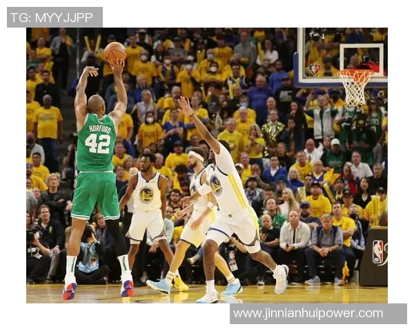 老将霍福德因右腿筋拉伤缺席第四节将进入每日观察状态 老将霍福德因右腿筋拉伤缺席第四节将进入每日观察状态