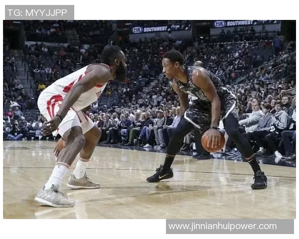 火箭半场苦战落后活塞7分杜兰特表现抢眼申京状态低迷奥萨尔阿门合力贡献16分 火箭半场苦战落后活塞7分杜兰特表现抢眼申京状态低迷奥萨尔阿门合力贡献16分