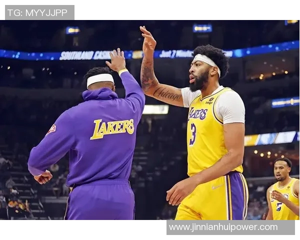 浓眉谈拉塞尔选择湖人：他愿意冒险放弃更高薪水