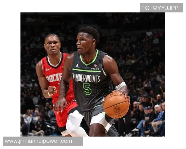 爱德华兹称赞克拉克表现出色称其提升球队整体防守能力