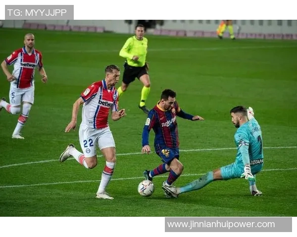 吉梅内斯强调对巴萨边路的防守重要性强调在对抗中保持强势态度 吉梅内斯强调对巴萨边路的防守重要性强调在对抗中保持强势态度